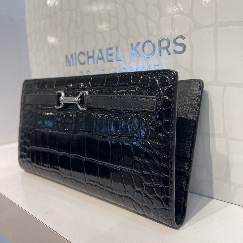 MICHAEL KORS Carson Large Snap Patent Crocodile Embossed Bifold Wallet
Black
NWT - Picture 5 of 16